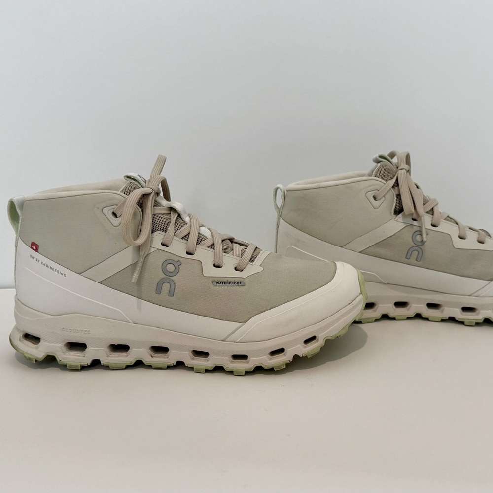 Women’s On Cloud Waterproof High Too Shoes Sz 7